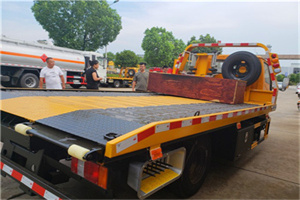 附近拖车电话号码服务